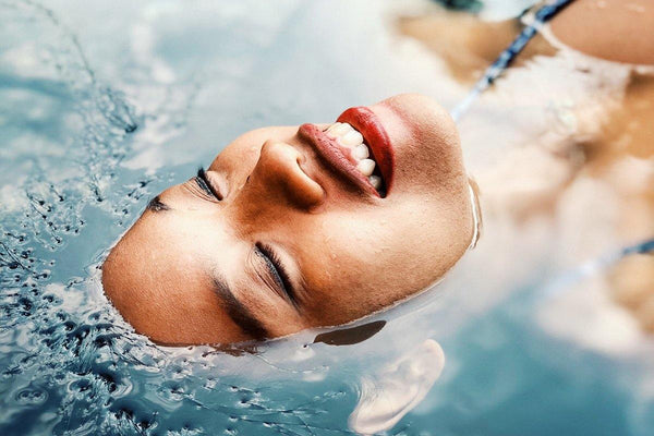 An image of a woman enjoying herself in a pool since she doesn't have psoriais anymore